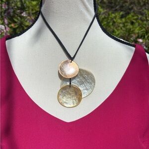 Beautiful Vintage Mother of Pearl Disc Pendant Necklace Adjustable in length